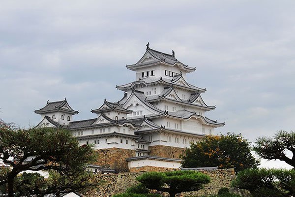 How to visit Himeji Castle in Japan