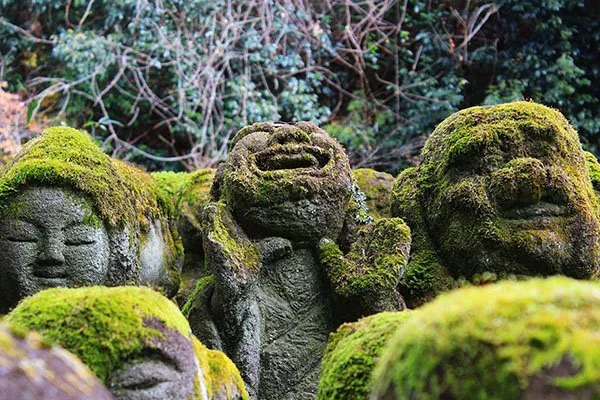 1,200 laughing Buddha guide