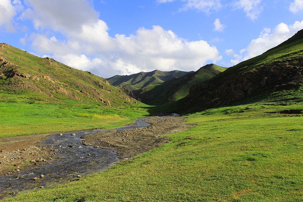 Guide to the Ice Valley in Mongolia