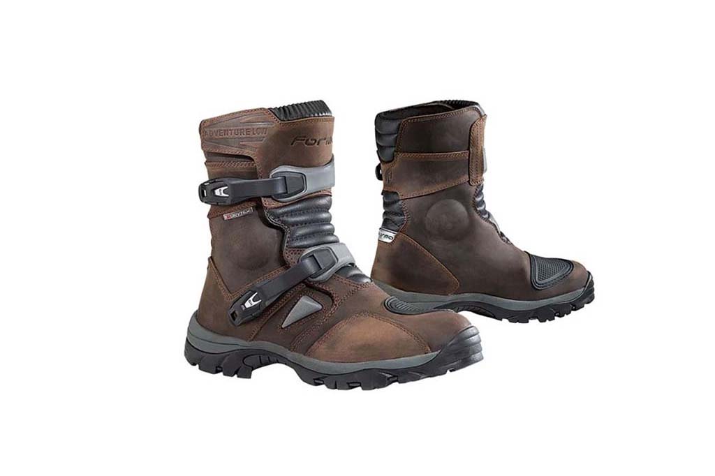 forma adventure boots low brown jpg