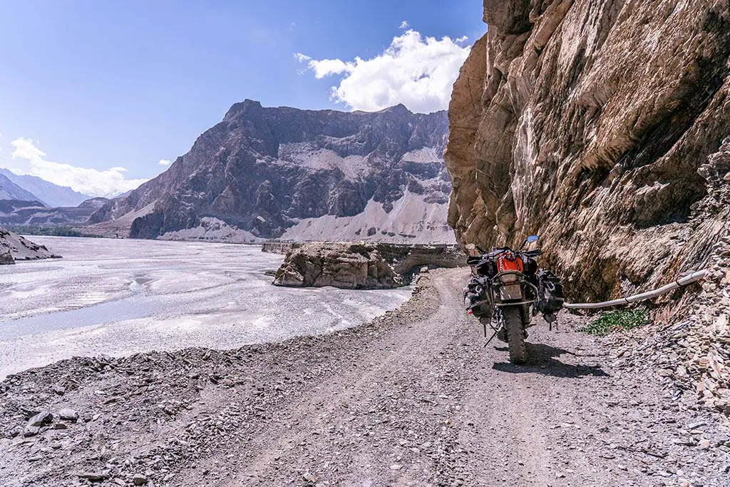 BMW R1200GS Adventure Motorcycle Review by Bento de Gier