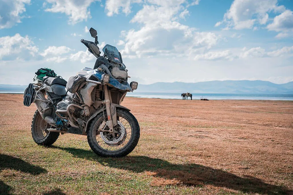 BMW R1200GS Adventure Motorcycle Review by Bento de Gier