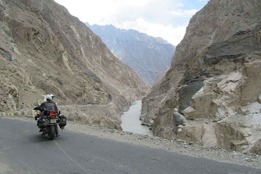 BMW R1200GS Adventure Motorcycle Review by Bento de Gier
