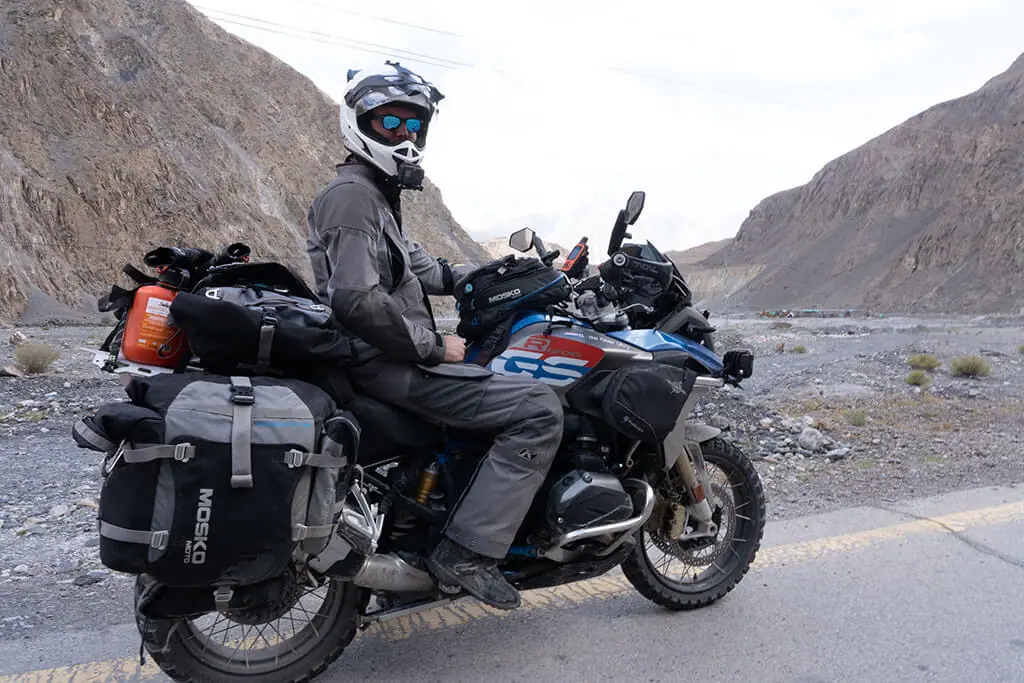 BMW R1200GS Adventure Motorcycle Review by Bento de Gier