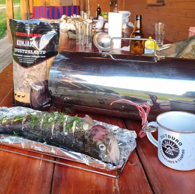 outduro-muurikka-smoker Motorcycle camping food