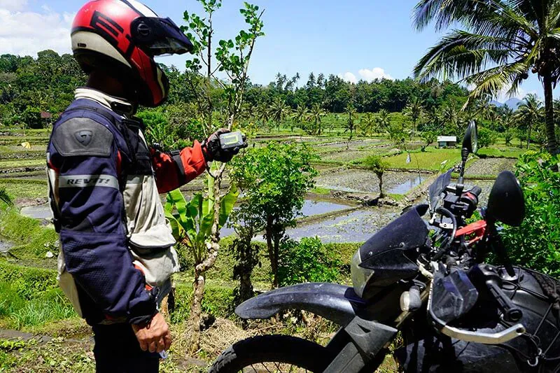The Ultimate Guide on Emergency Satellite Devices for Motorcycle Travellers