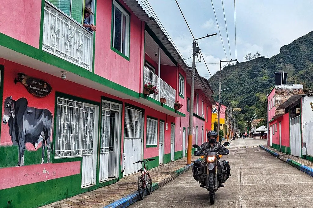 Motorcycle Travel Colombia Mad or Nomad (56)